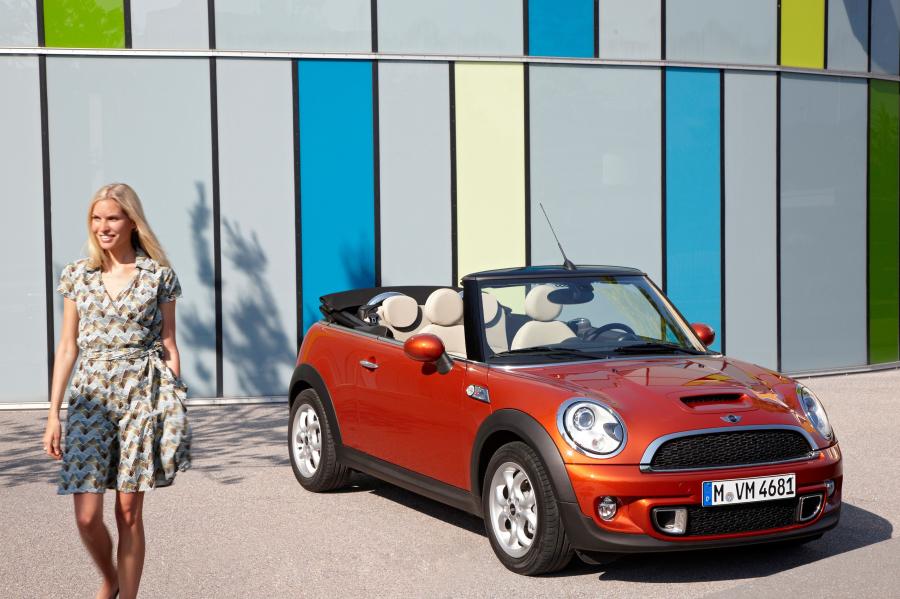  Mini Cooper S Cabrio 2011 года  (фото 17 из 19)